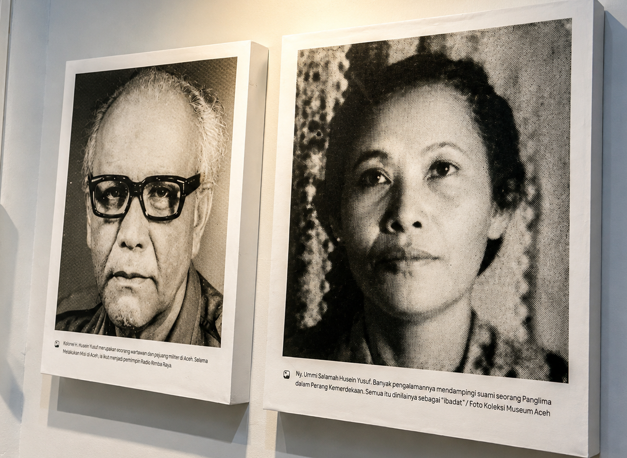 Potret Kolonel Husein Yusuf dan Ummi Salamah yang ditampilkan berdampingan dalam pameran sejarah Museum Aceh. Dokumentasi YPANBA.